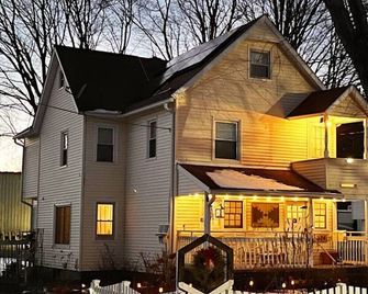 Cozy Cabin Style Apt Private 1st Flr 1 Bdrm - Torrington - Gebouw