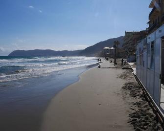 Dreamlike old oil mill in a romantic location right on the river - Montalto Ligure - Playa