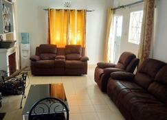 Homely, 3 bedroom bungalow in Elgonview Eldoret. - Eldoret - Living room