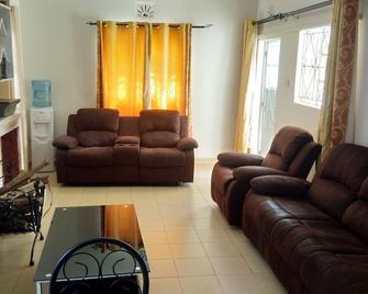 Homely, 3 bedroom bungalow in Elgonview Eldoret. - Eldoret - Living room