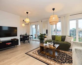 The Wembley Park Arms - Modern 2bdr Flat With Balcony - Wembley - Living room