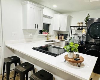 Home sweet home in West Jordan - West Jordan - Kitchen