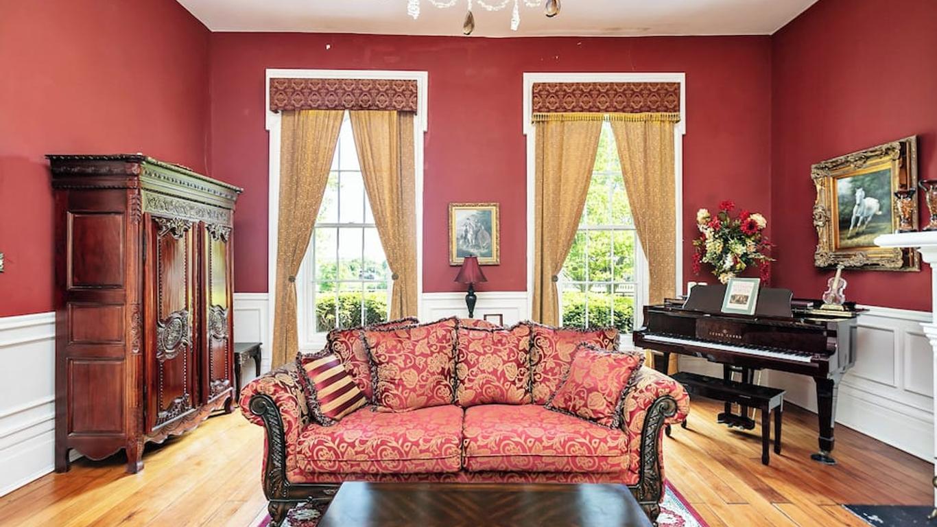 Maple Hill Manor Bed & Breakfast