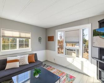 Wine Country Cottage W/Amazing Pano-Great Reviews! - Temecula - Living room