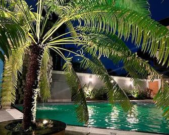 Meu Lugar na Praia Tropical - Guarujá - Piscina