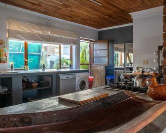 Siesta-At-Albatross Self Catering Unit - Pringle Bay - Keuken