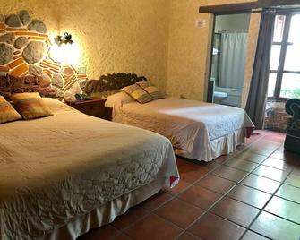Hotel Real Plaza - Antigua - Bedroom