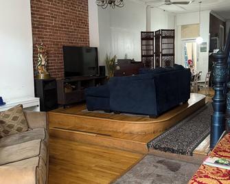 Macaw Guest House - New York - Salon