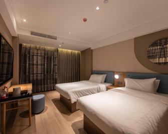 Home Inn Neo (Sanya Heping Street Lover Bridge) - Sanya - Habitación