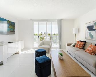 Beachside Modern 2br 2ba - Boca Raton - Living room