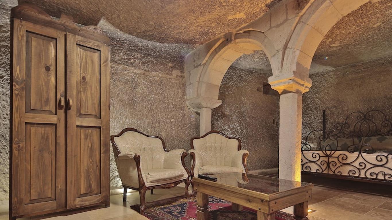 Shoestring Cave House
