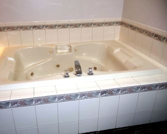 Avalon Hotel & Conference Center - Chippewa Falls