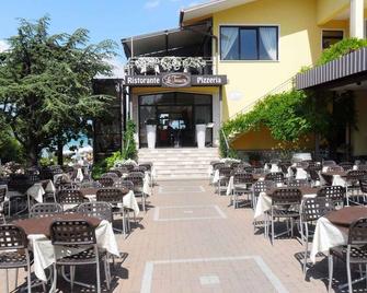 Holiday apartment in a beautiful holiday complex - Peschiera del Garda - Patio