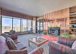 Copper Chase Studio, Ski to Brian Head Resort - Brian Head - Living room