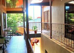 Apartamentos Mansión Tropical - Quepos - Balkon