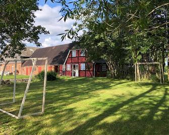 Idyllic old farm in beautiful nature - Sakskobing - Будівля