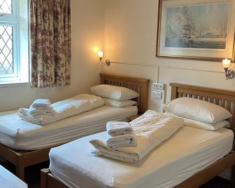 Oakwood Bed and Breakfast Heathrow - West Drayton - חדר שינה