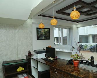 Hotel Bangalore Airport Inn, Airport Pic - באנגאלור - דלפק קבלה
