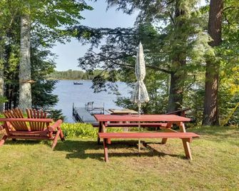 Cozy Lakefront Cabin With Indoor Gas Fir - Mercer - Patio