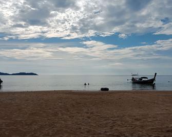 Koh Mook Rubber Tree Bungalows - Ko Muk - Playa