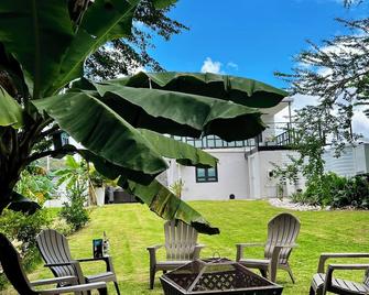 Casita Antonia: Orquídeas - Aguadilla - Patio