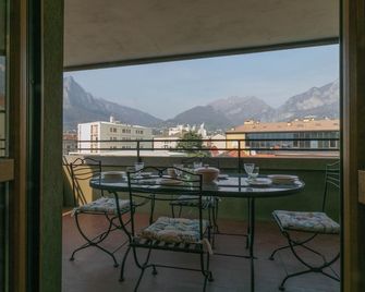 Ponte Vecchio Family Apartment - Lecco - Balkon