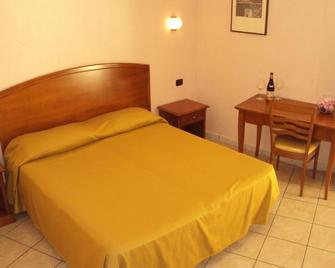 Hotel Ristorante Montuori - Pimonte - Slaapkamer