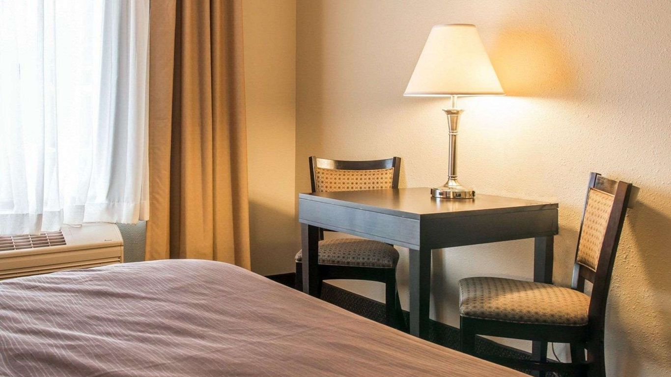 Quality Inn and Suites Niles