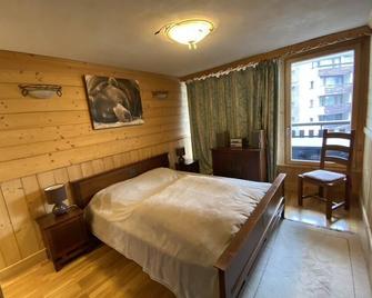 Right in the center, 400m from the slopes: south-facing apartment - 90 M2 with fireplace - Val-d'Isere - Schlafzimmer
