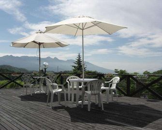 Resort Inn Lausanne - Chino - Balcón