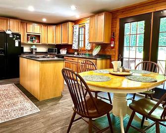 Private Cabin perfect for couples and families! - Bristol - Cocina
