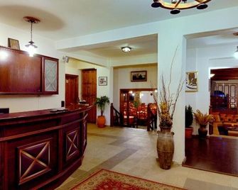 Chania Hotel - Chania - 프론트 데스크