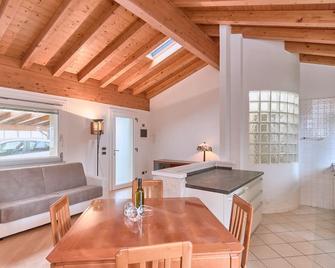 Casa Monique Apartments - Desenzano del Garda - Sală de mese