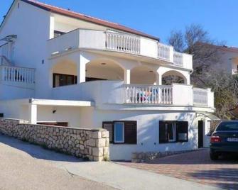 Wonderful Apartment in Mandre with Barbecue and Terrace and Wonderful View - Kolan - Building