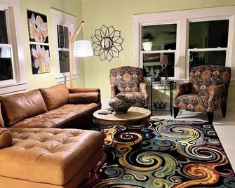 Boho Noc Game Roompets Welcomeking Bedsfreew/D - Amarillo - Living room