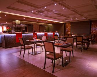 جراند هوتل دجيبلوهو - Oyala - مطعم