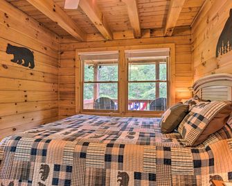 Moonshine Manor Cabin With Hot Tub, Near - Lake Lure - Habitación