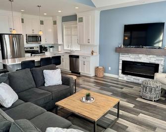The Osoyoos Lake Breeze Cottage #260 - Osoyoos - Living room