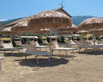 Hotel & Resort Le Colombare - פוליניו - פטיו