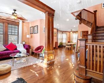 8br 3ba Classic By Tropicana, Boardwalk, Beach - Atlantic City - Ruang tamu