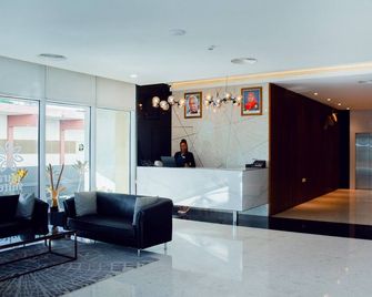 Aura Suites - Daressalam - Rezeption