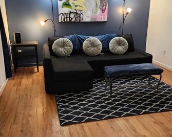 Fully furnished 2 bedrooms townhouse - Kentville - Living room