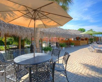 Naples Garden Inn - נייפלס - פטיו