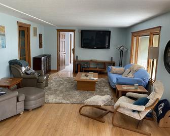 Lake Cottage - Lowell - Sala de estar