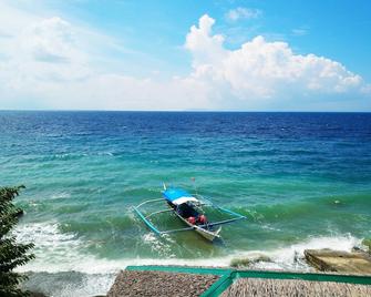 Blue Ribbon Dive Resort - Mabini - Spiaggia