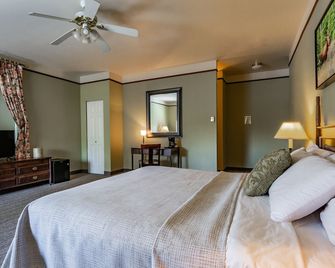 Rivers Edge Resort - Fairbanks - Bedroom
