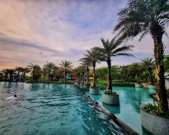 Gold Coast Pik Bahama Sea View Apartments - 雅加達 - 游泳池