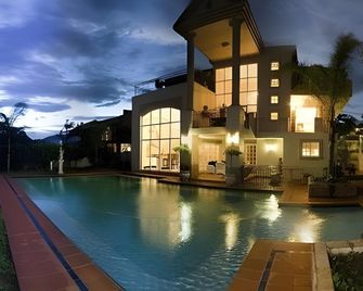 Valdior Guest House - Umhlanga - Building