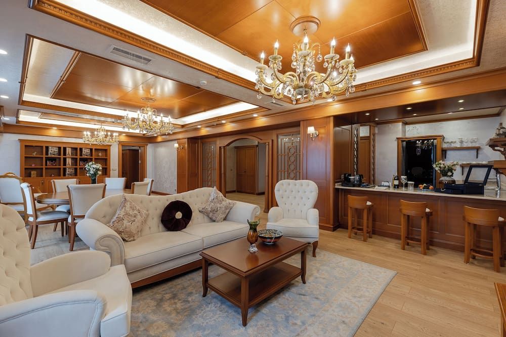 Hotel London 1889 - באטומי - טרקלין