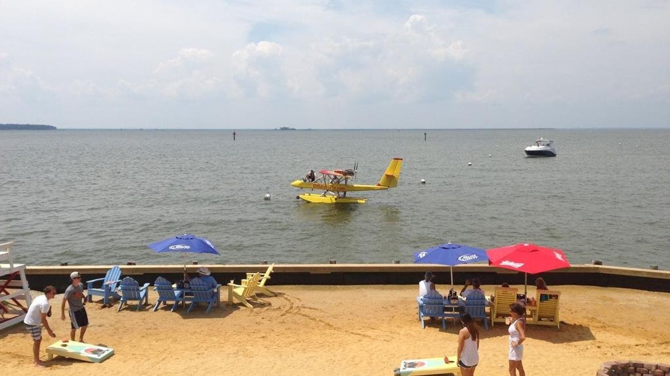 Lowes Wharf Marina Inn